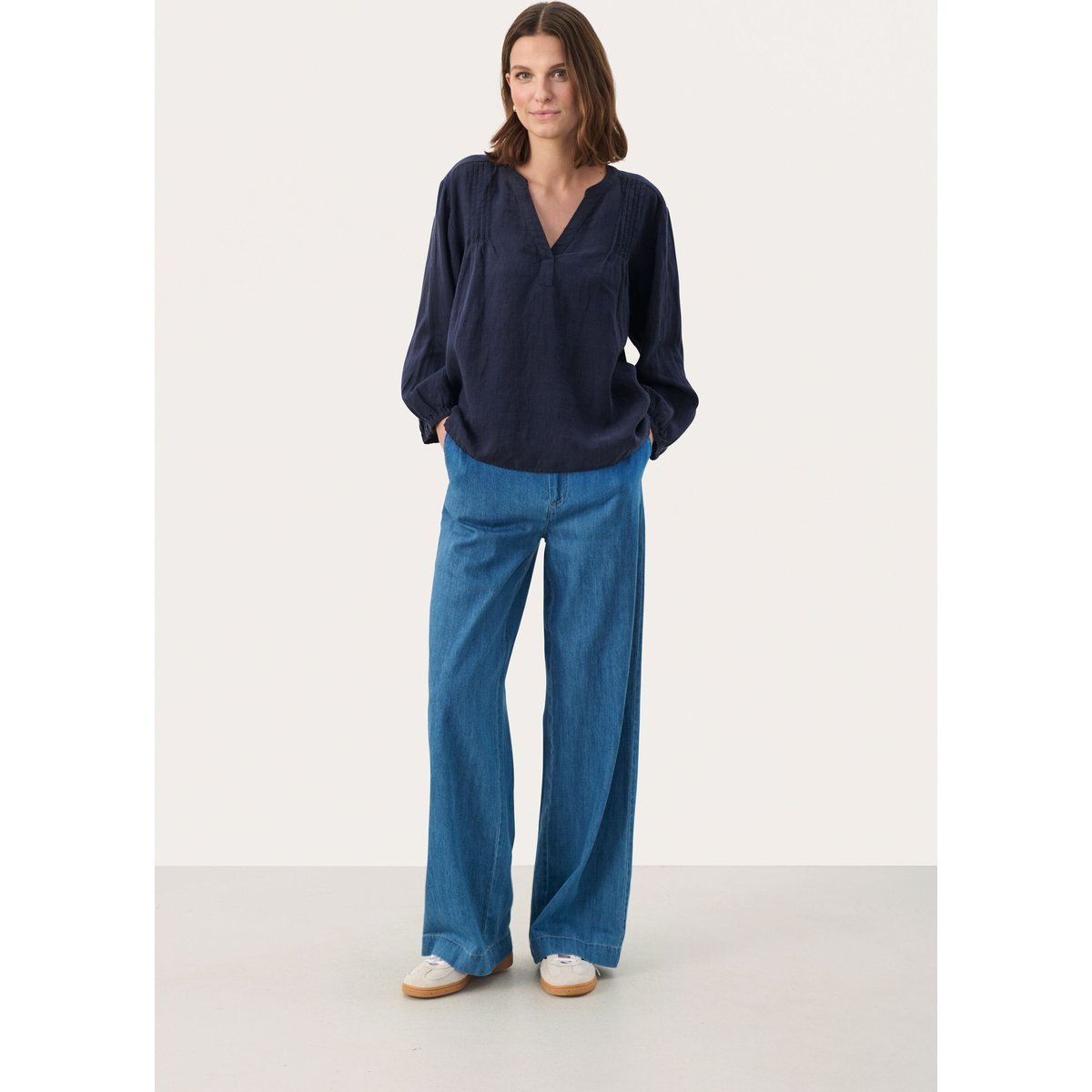 Lockere Leinenbluse mit V-Ausschnitt