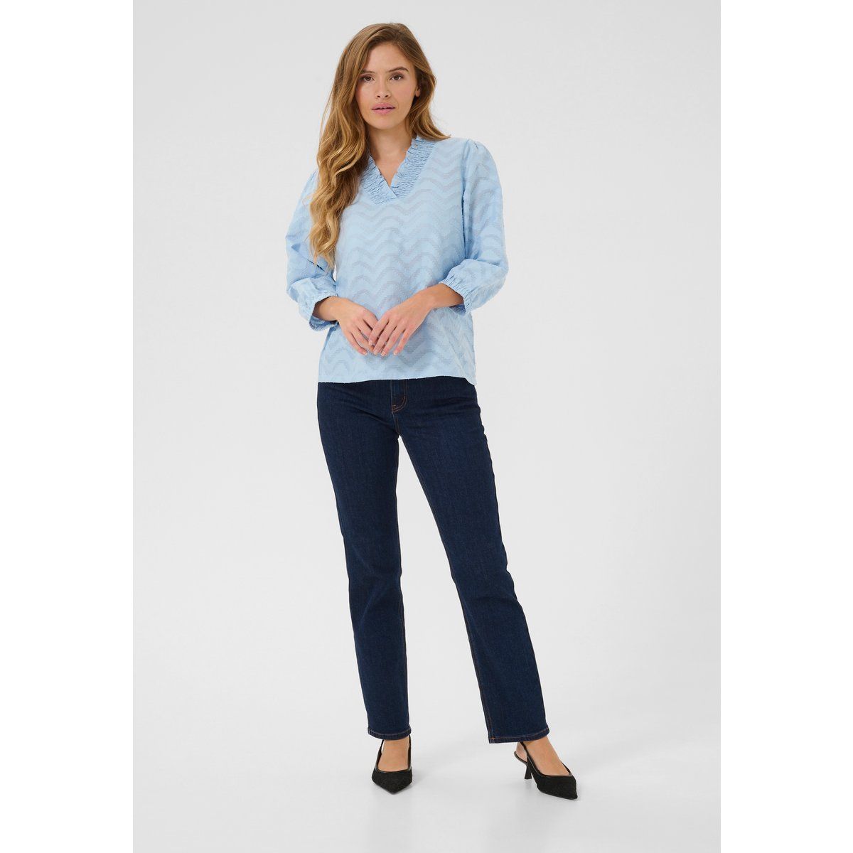 Chambrayblaue Bluse mit V-Ausschnitt