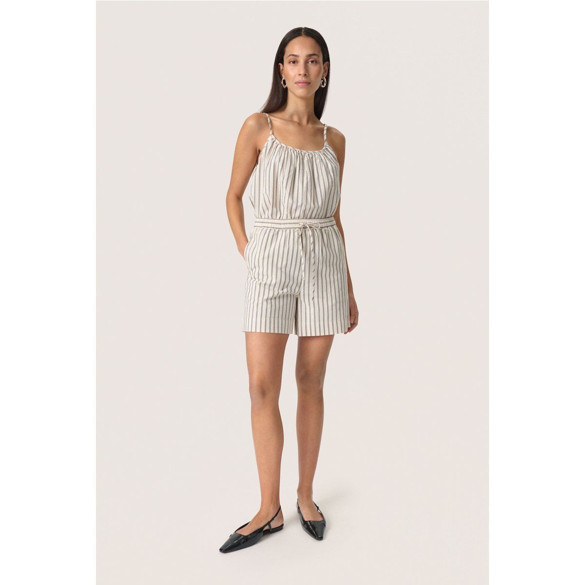 Shorts Relaxed fit Beige with Black Stripe beige