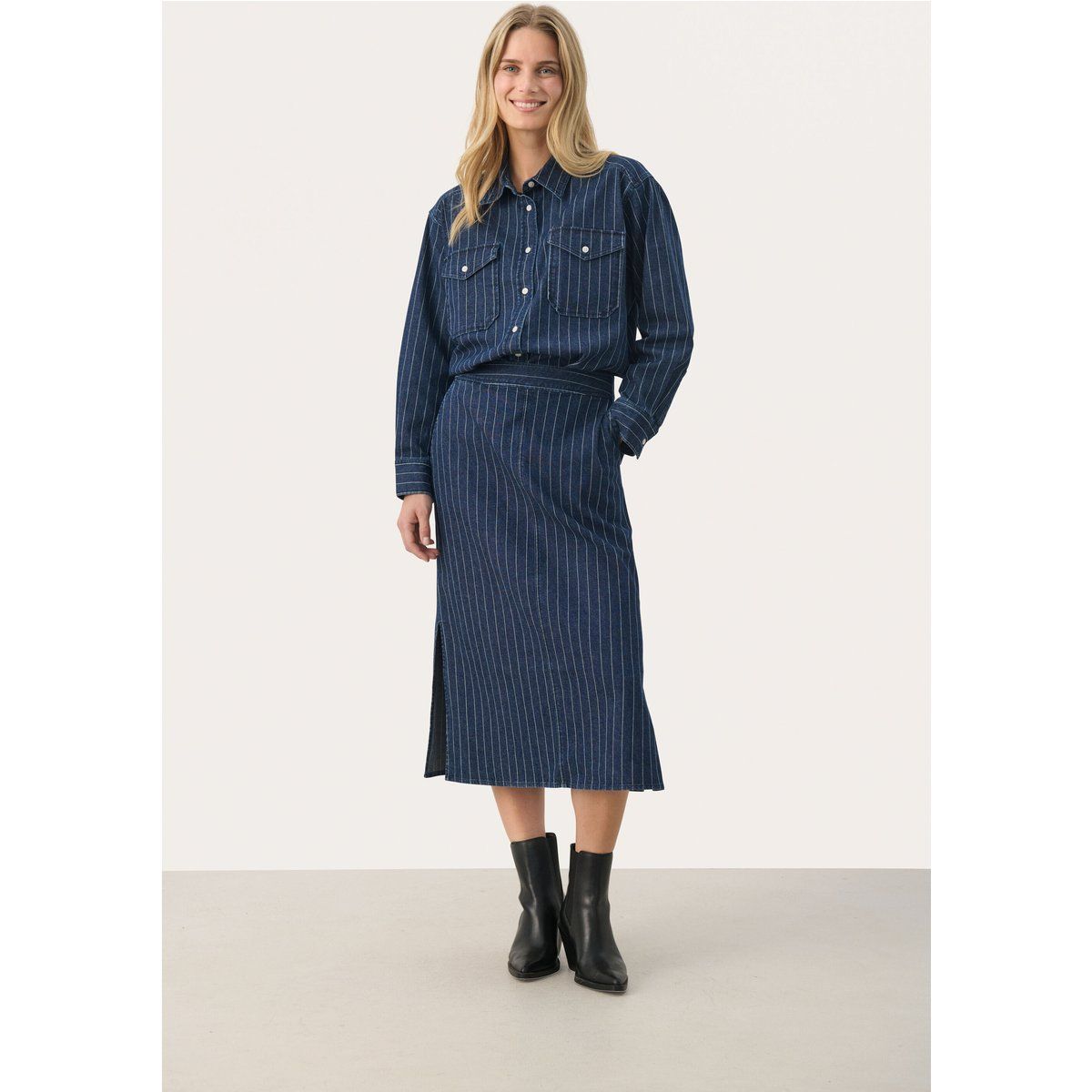 Gestreifter Denim-Midi-Rock mit Schlitz