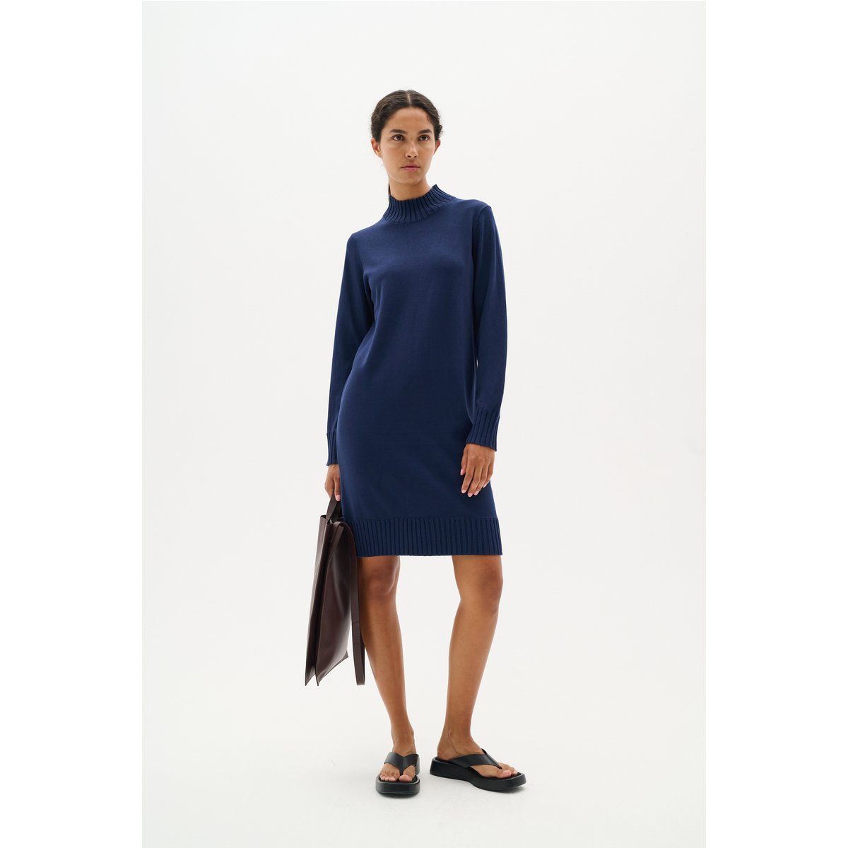 Klassisches Strick-Midikleid mit Ärmeln