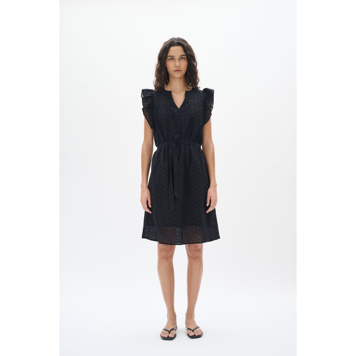 Baumwollkleid mit Lochstickerei und Gürtel