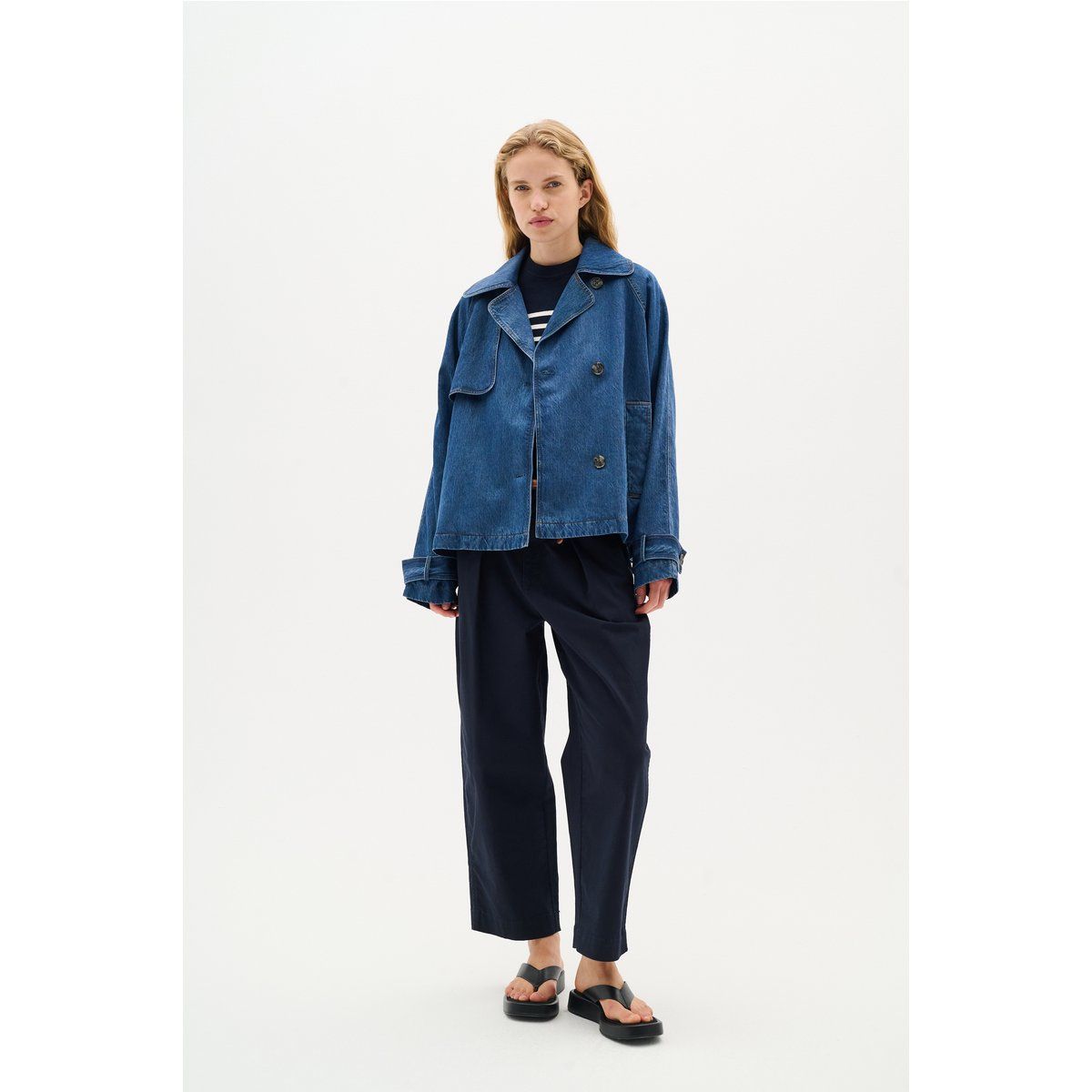 Kurzer Trenchcoat aus Denim