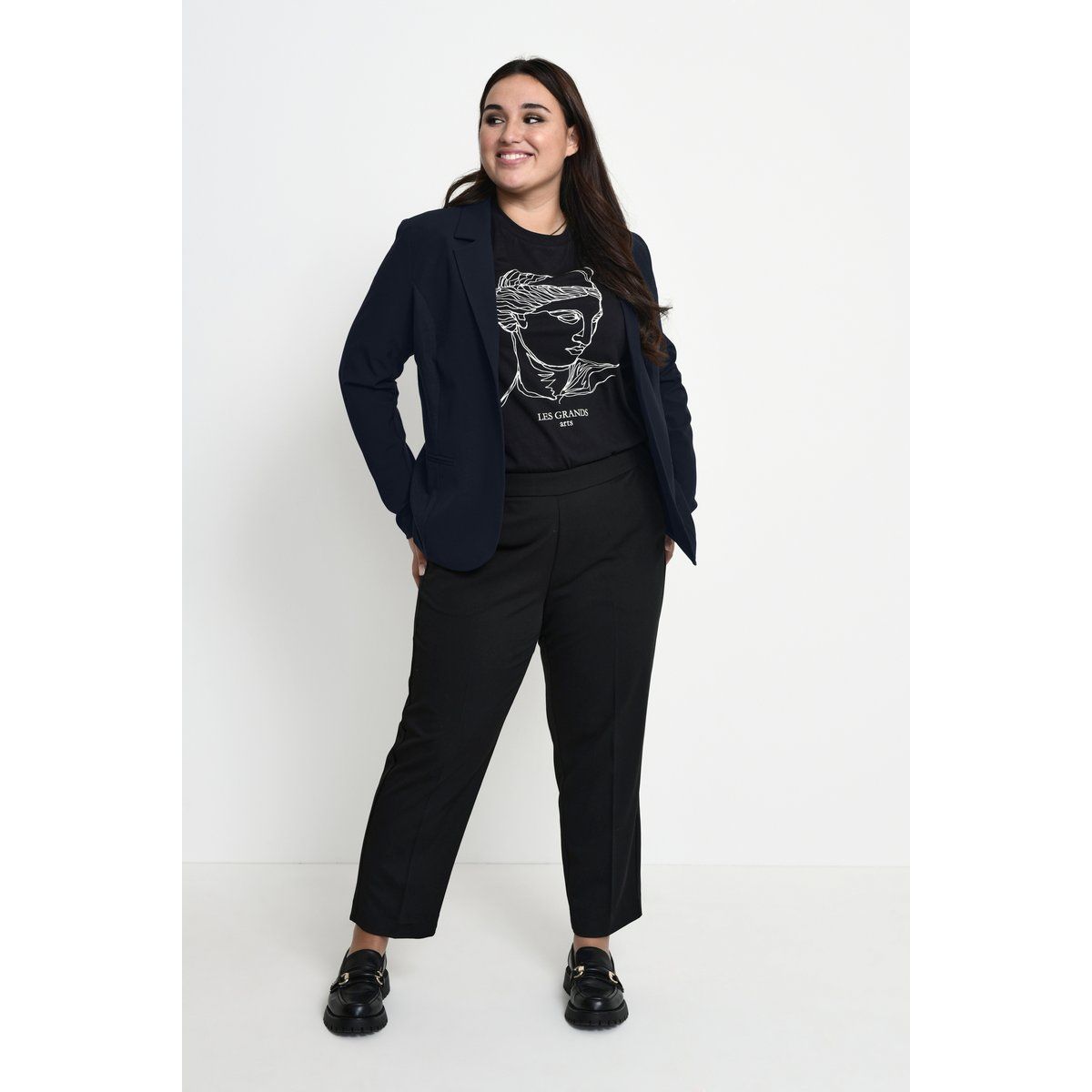 Klassischer, taillierter Blazer in Marineblau