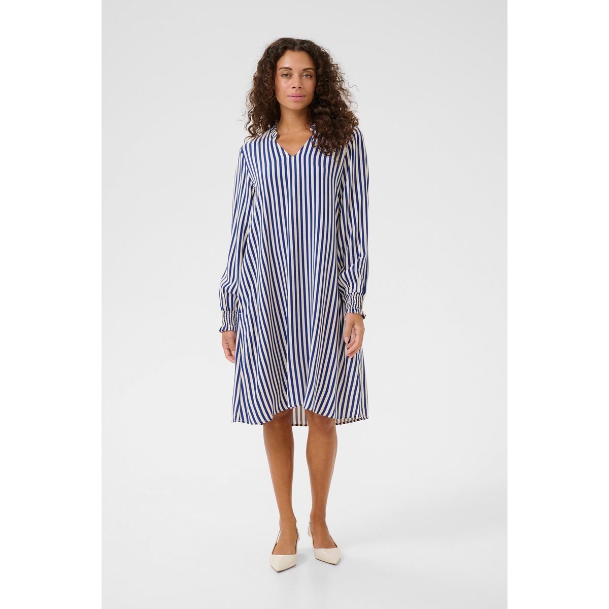 Blau-weiß gestreiftes Midikleid
