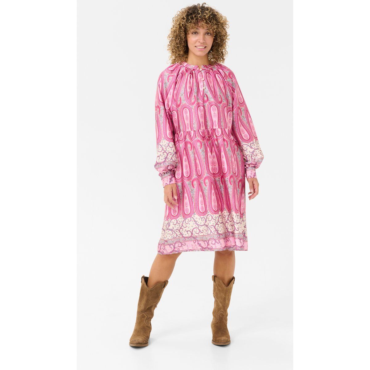 Rosa Kleid mit Paisley-Muster und langen Ärmeln