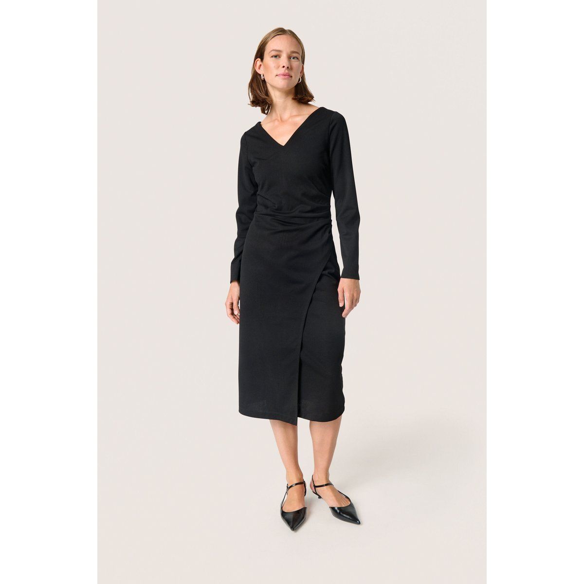 Elegantes schwarzes Jersey-Wickelkleid