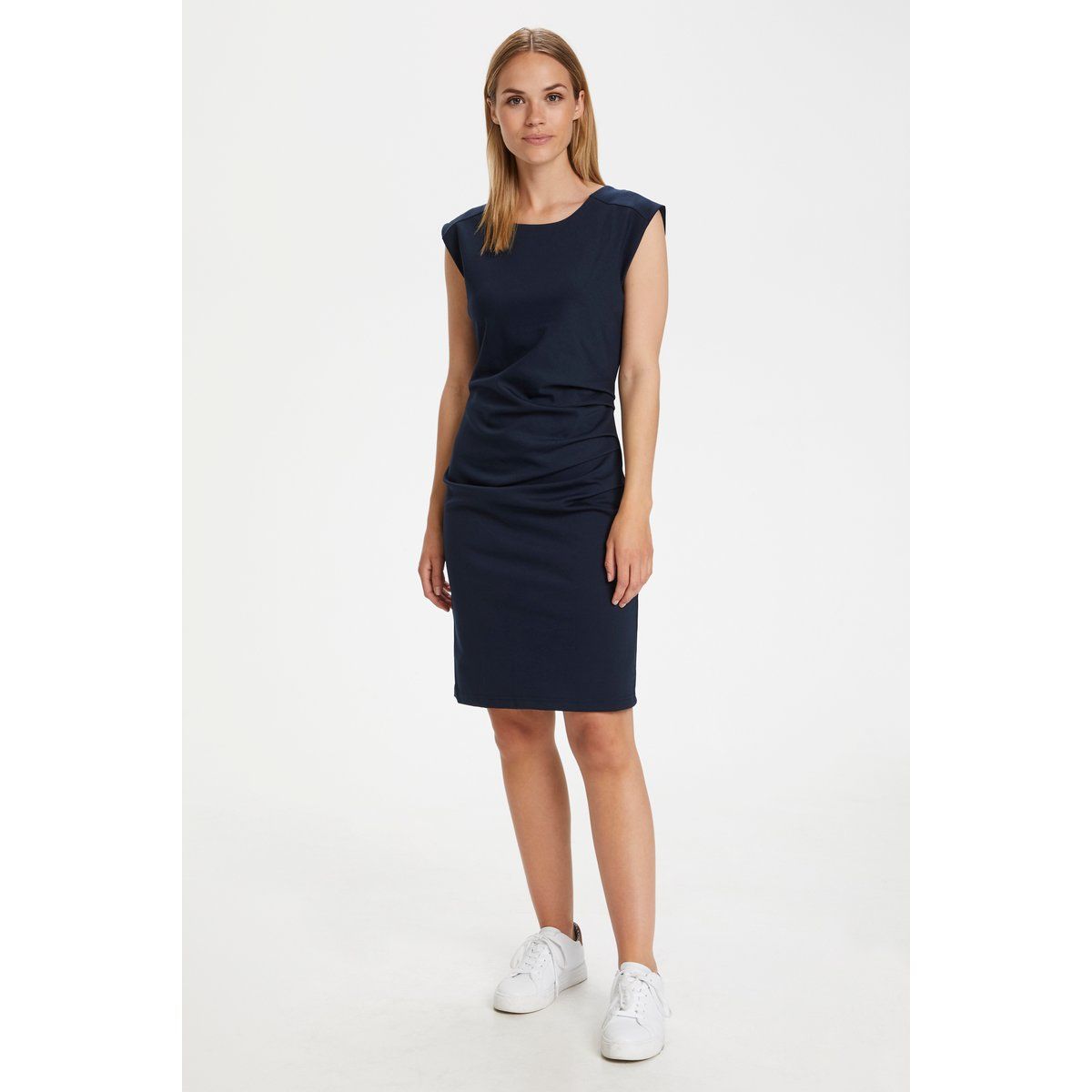 Ärmelloses, figurbetontes Kleid in Knielänge