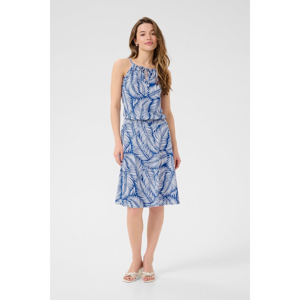 Blau-weißes Kleid mit Blätterdruck