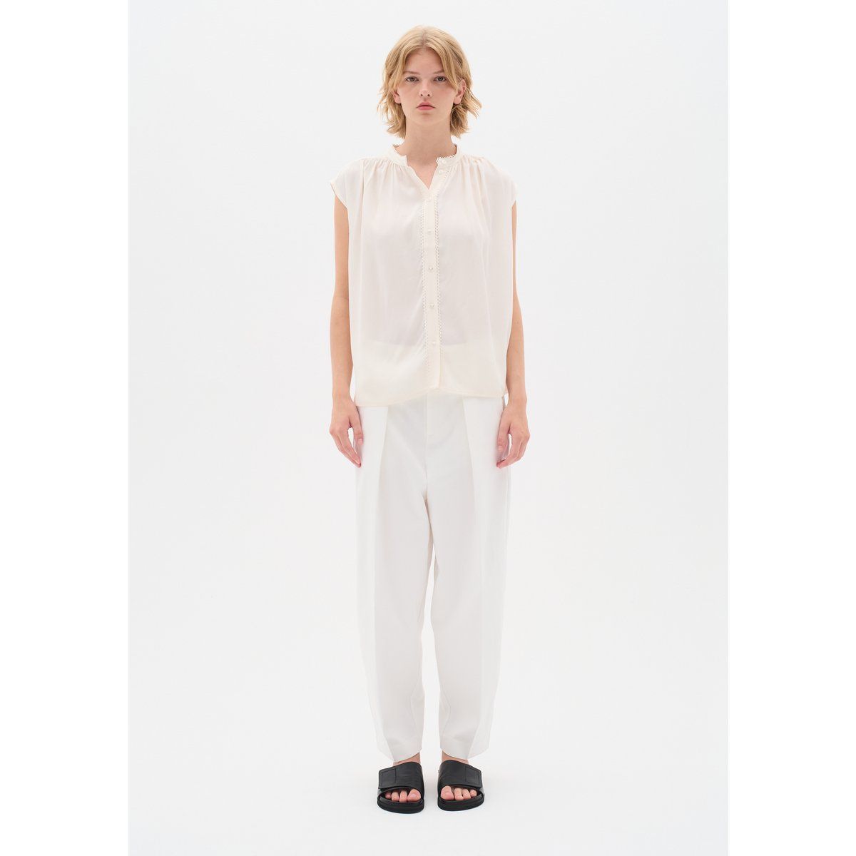 Ärmellose Bluse mit Knopfleiste