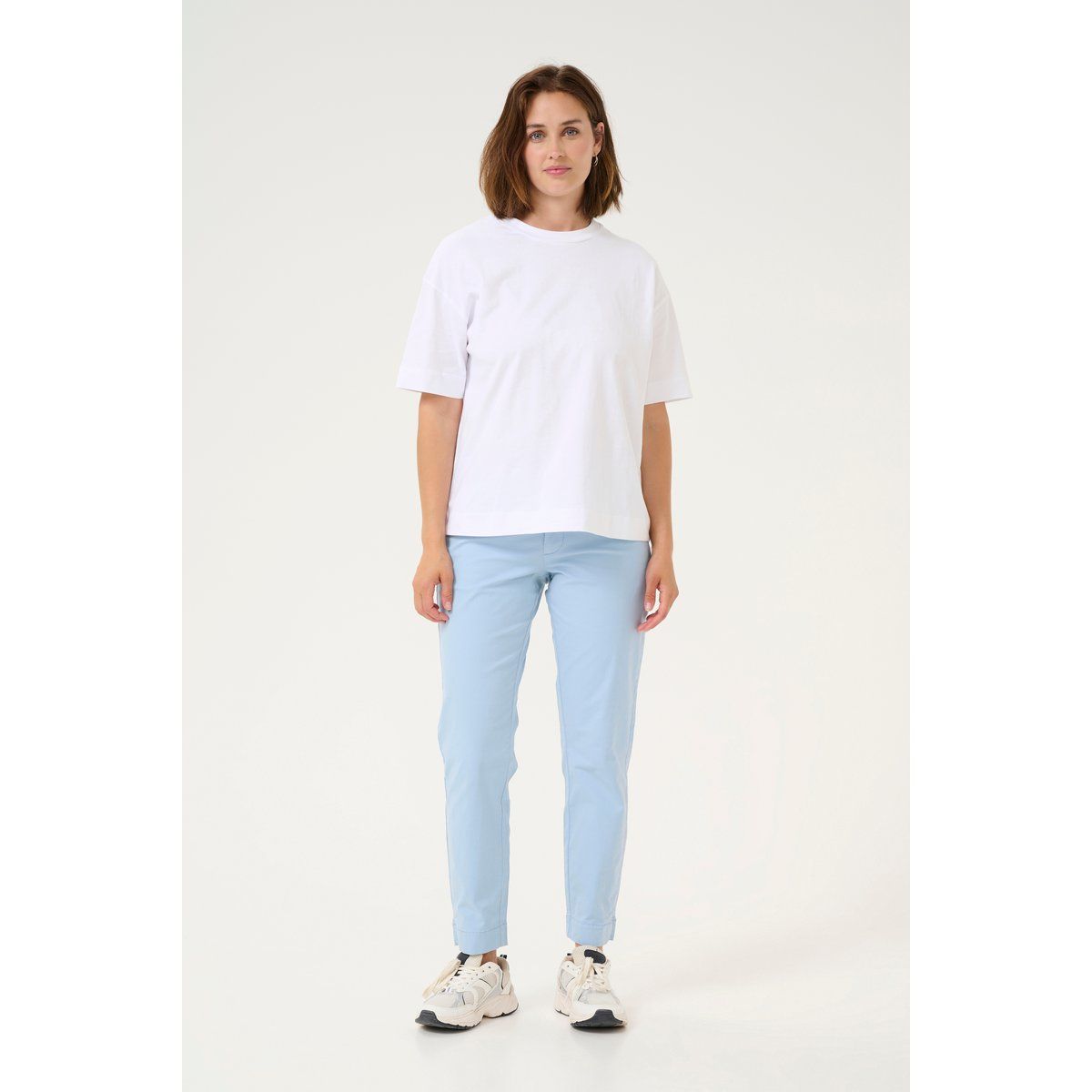 Hellblaue, regulär geschnittene Cropped Hose