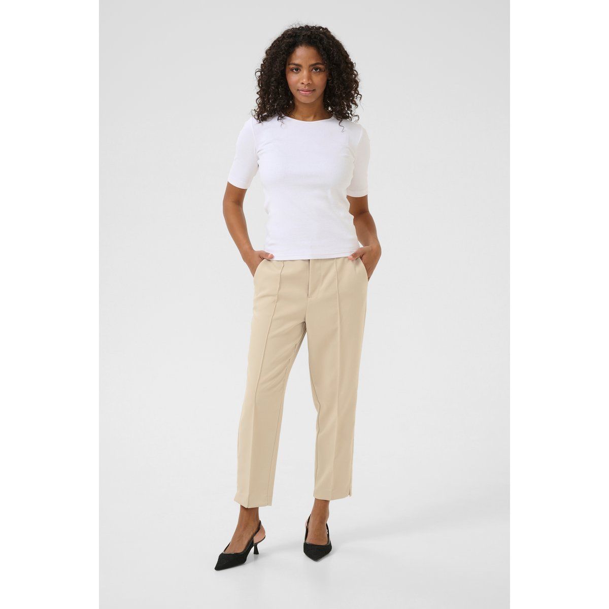 Beige Hose mit regulärer Passform