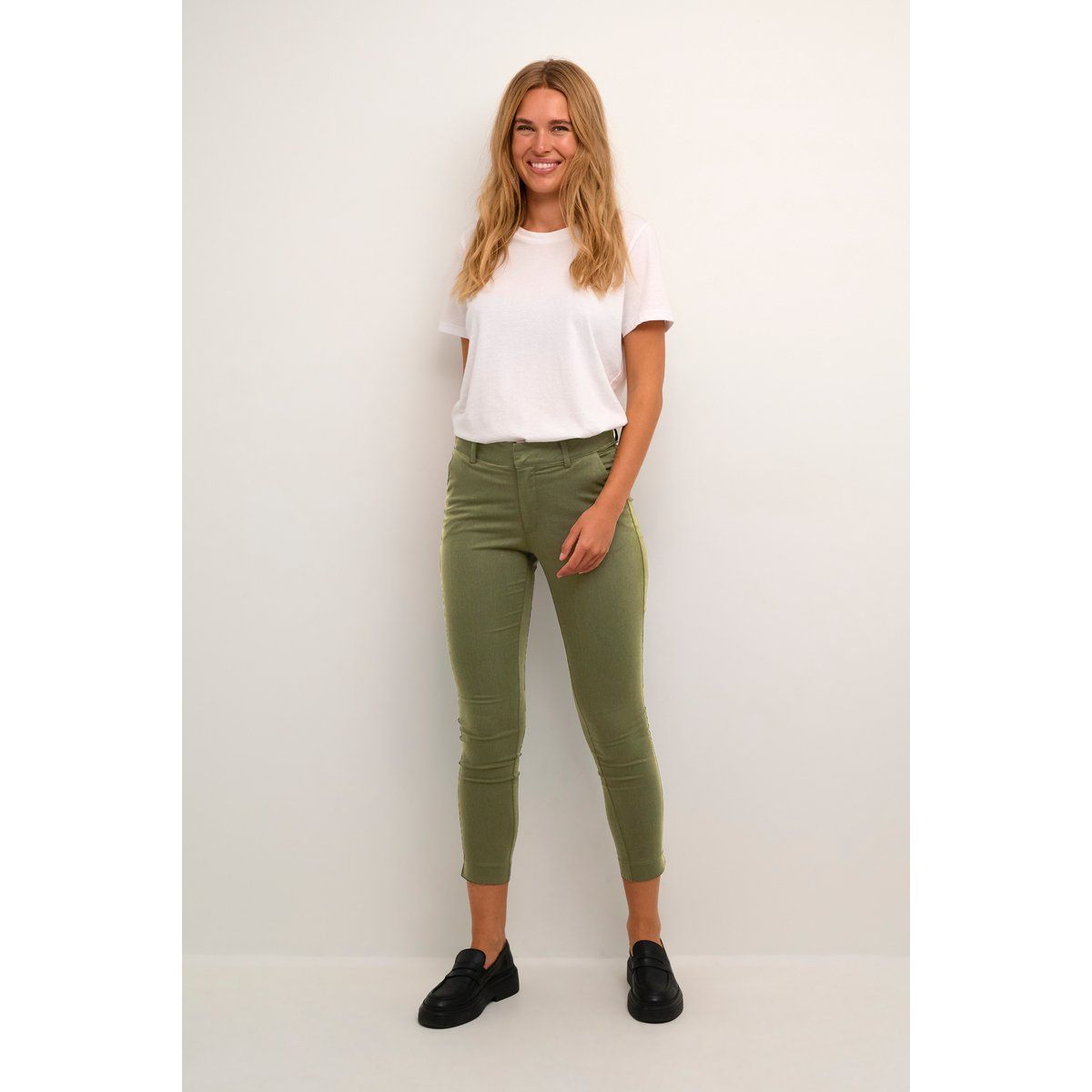 Schmal geschnittene, knöchellange Hose