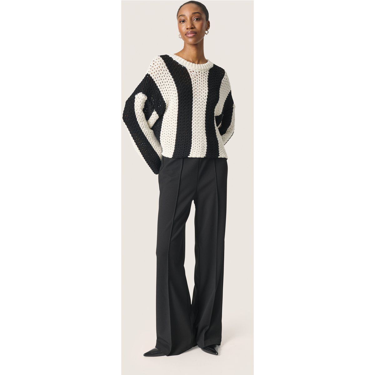 Gestreifter Strickpullover in weiter Passform