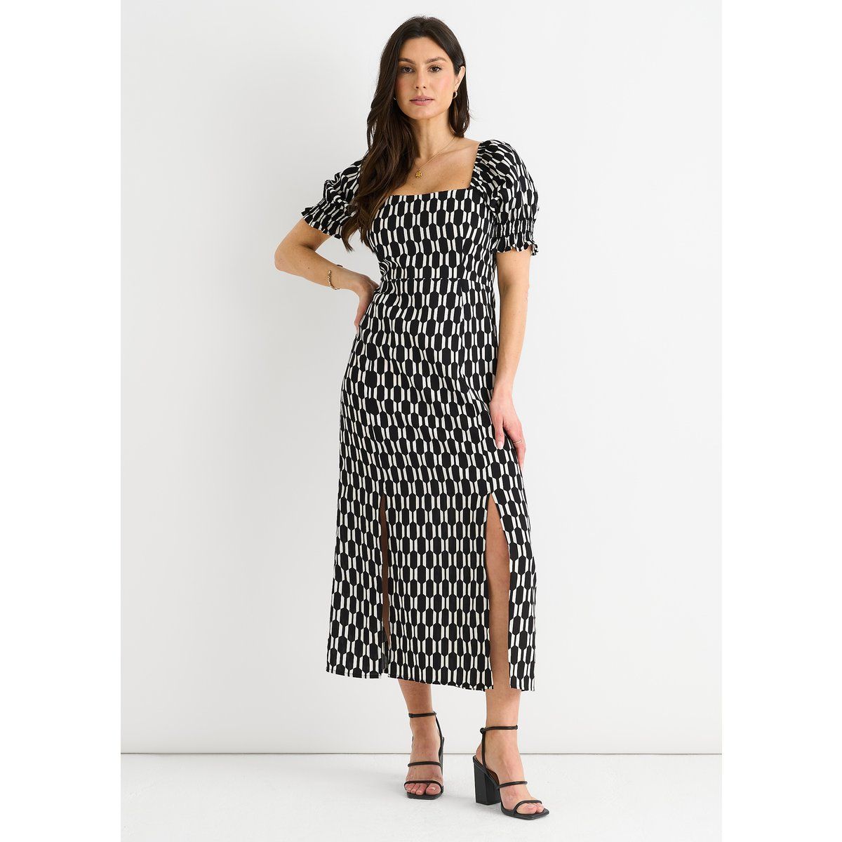Geometrisches Midikleid mit quadratischem Ausschnitt