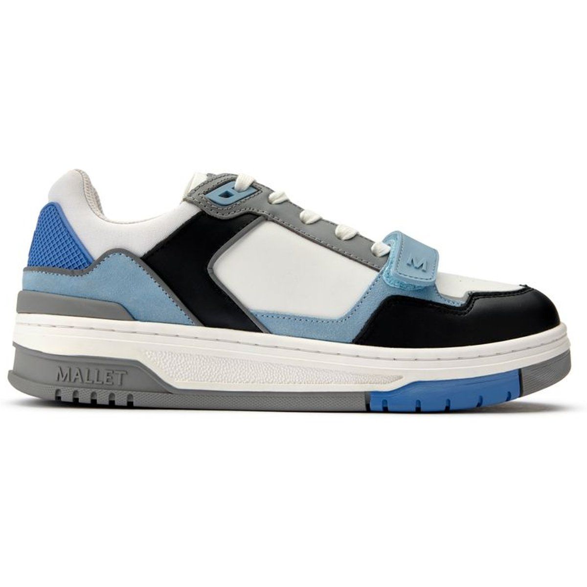 Moderne Ledersneakers mit Einsätzen