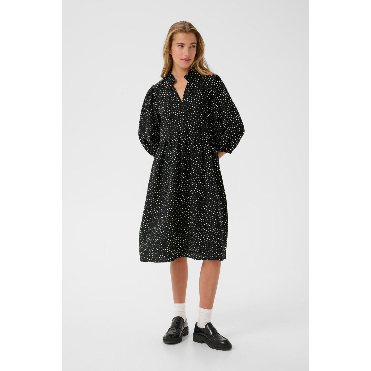 Gepunktetes Midikleid