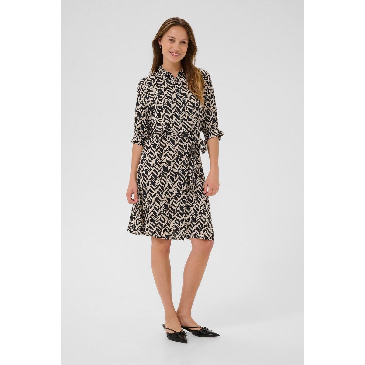 Gemustertes Hemdkleid mit Gürtel