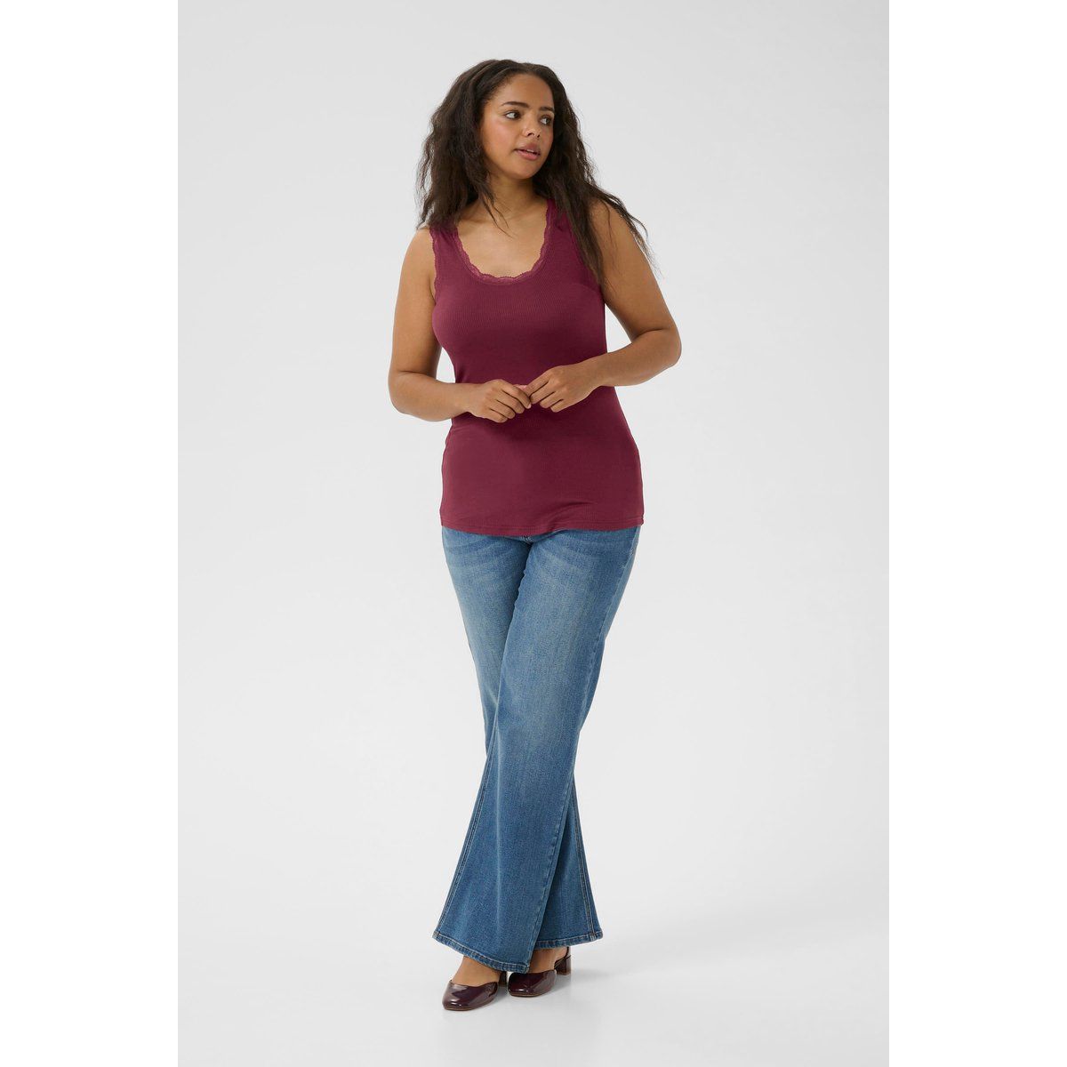 Geripptes Tanktop mit Spitzensaum