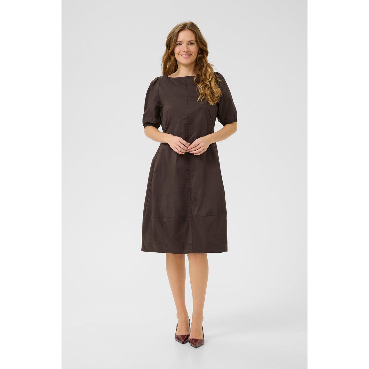 Lässiges braunes Midikleid