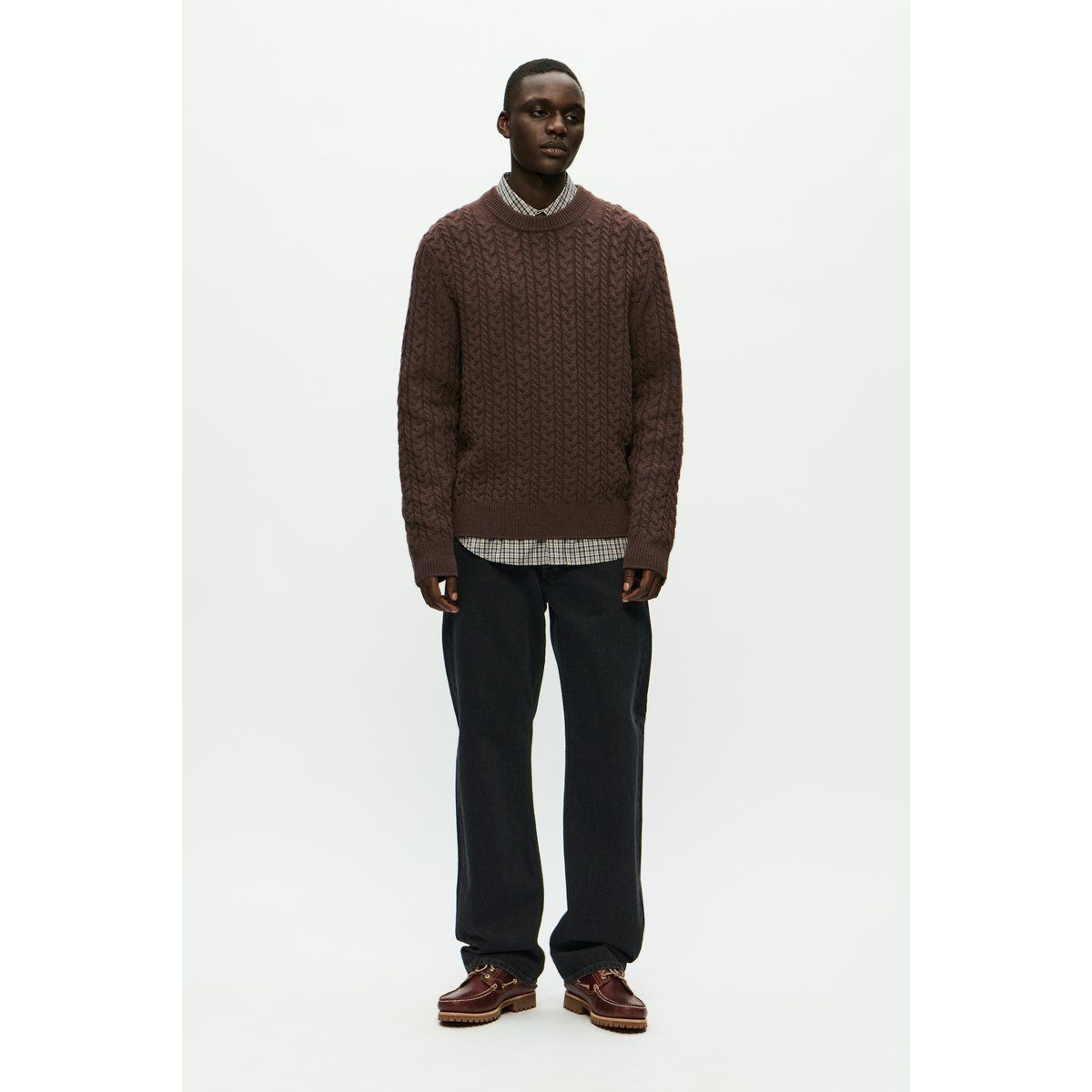 Brauner Zopfstrickpullover mit Rundhalsausschnitt