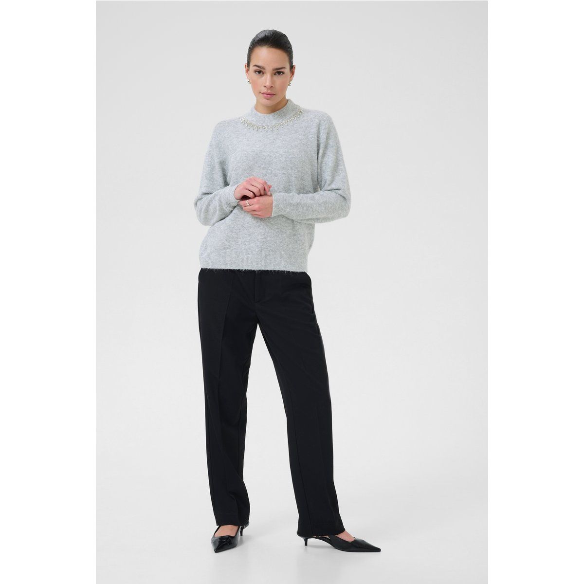 Eleganter Strickpullover mit Schmuckkragen