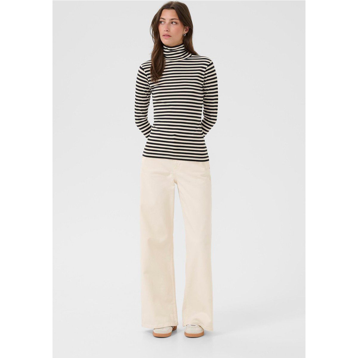 Gestreiftes, eng anliegendes Langarmshirt mit Rollkragen