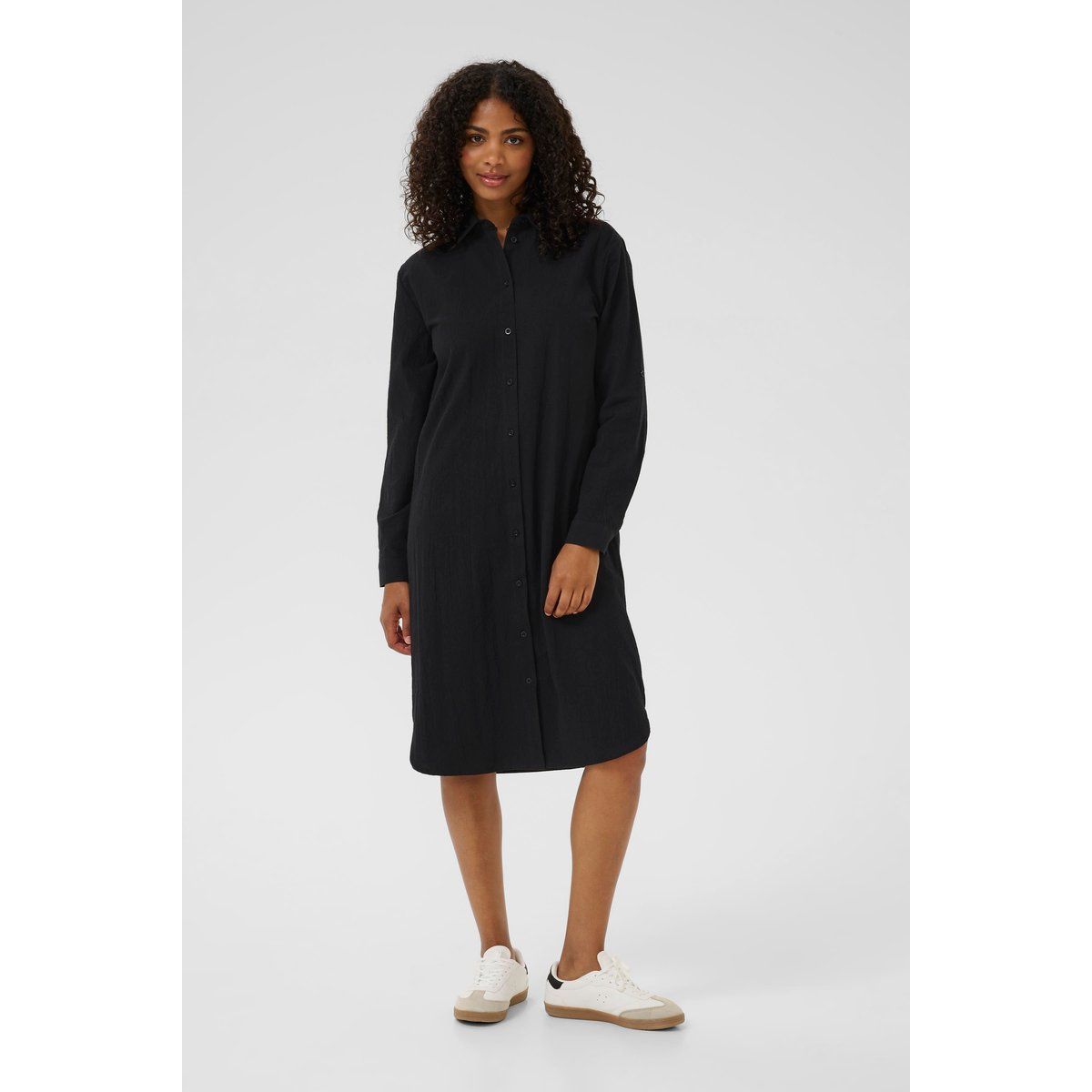 Lockeres schwarzes Hemdkleid
