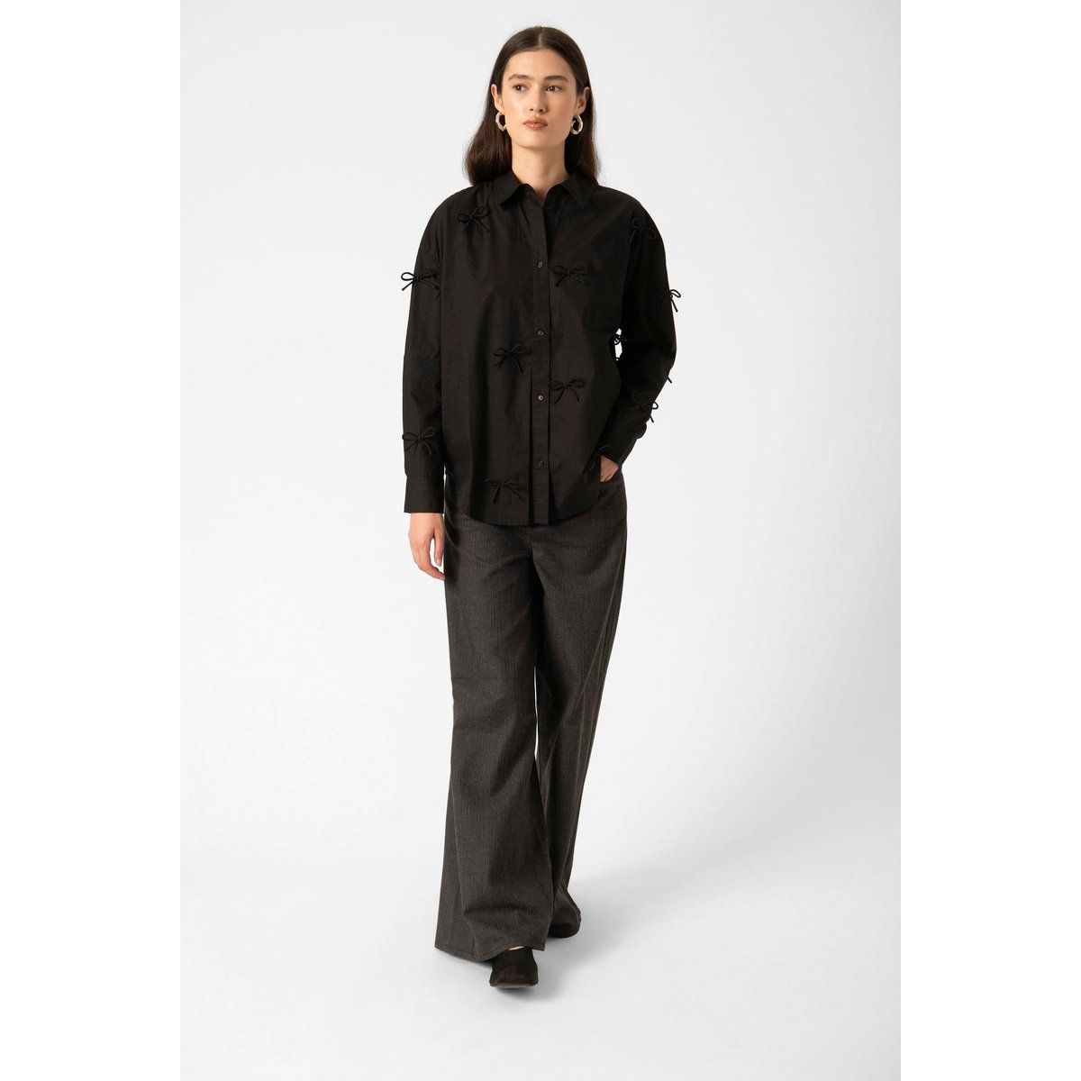 Lockere Bluse mit Schleifendetails