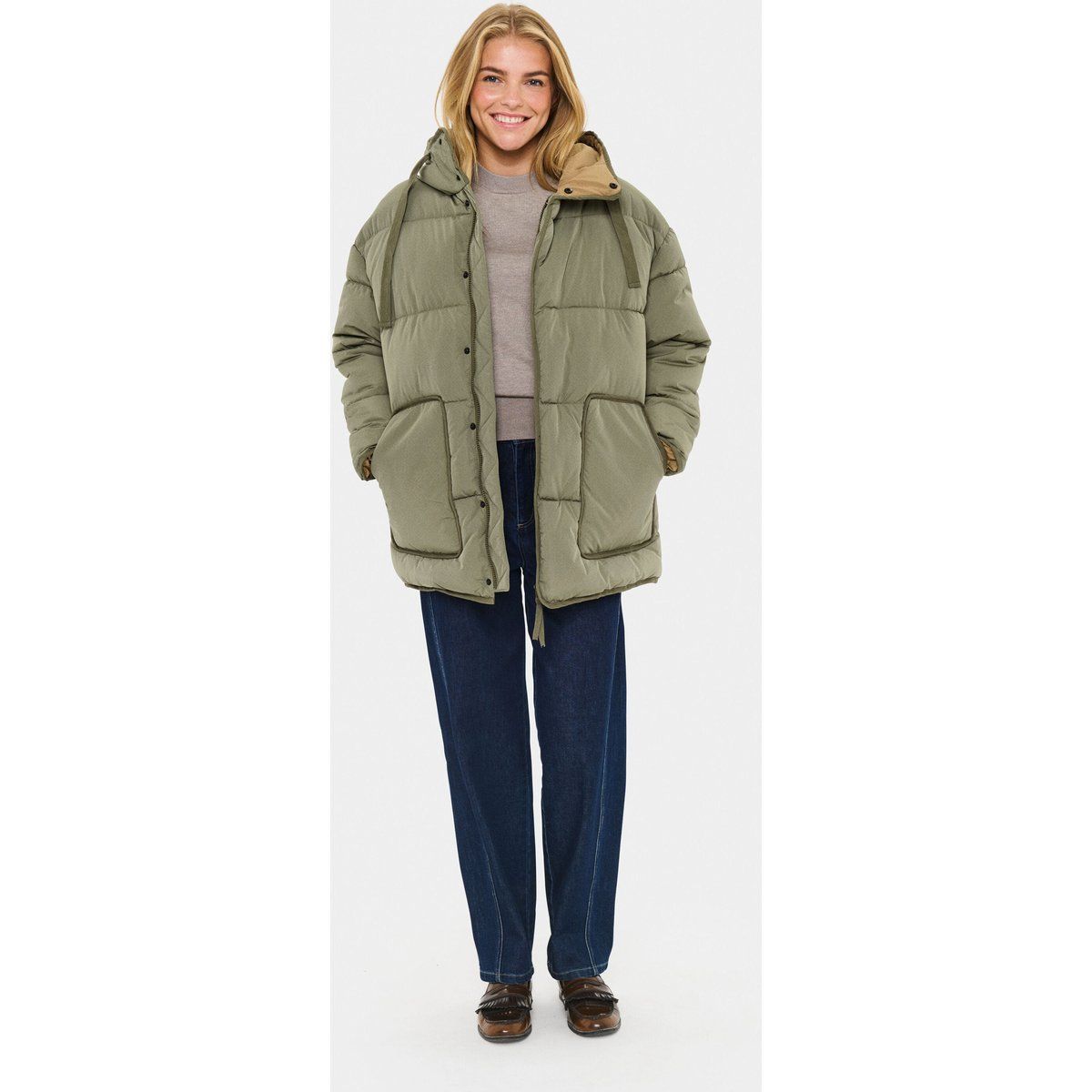 Übergroße gesteppte Pufferjacke mit Kapuze