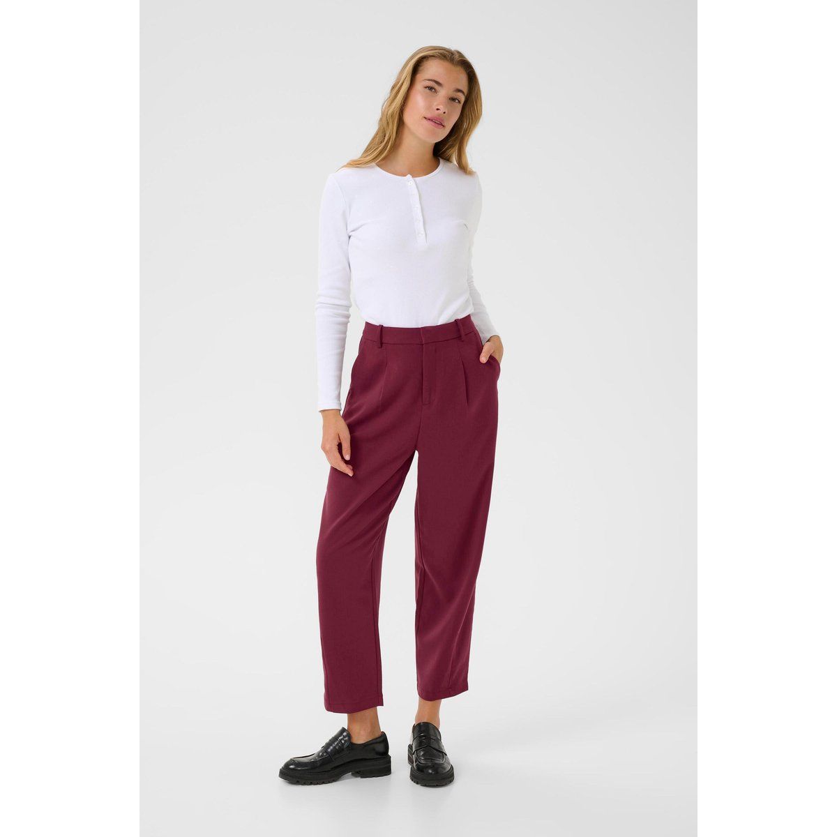 Elegante, hoch taillierte, schmal zulaufende Hose