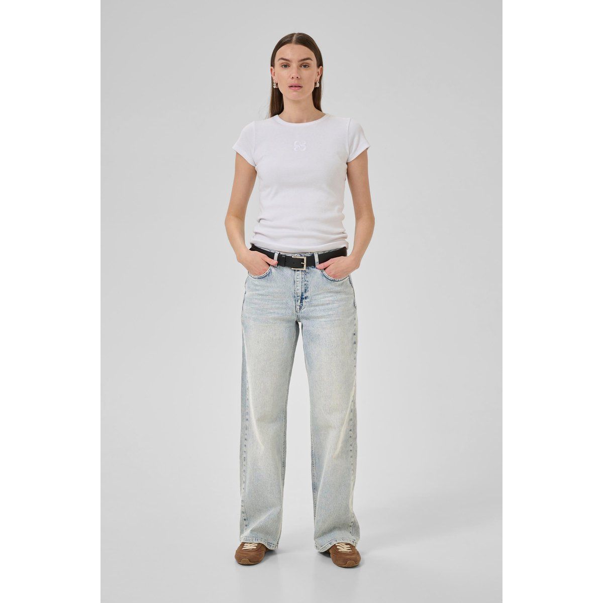 Weit geschnittene Jeans mit regulärer Passform