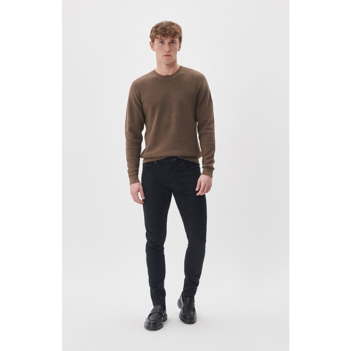 Klassischer Strickpullover mit Rundhalsausschnitt