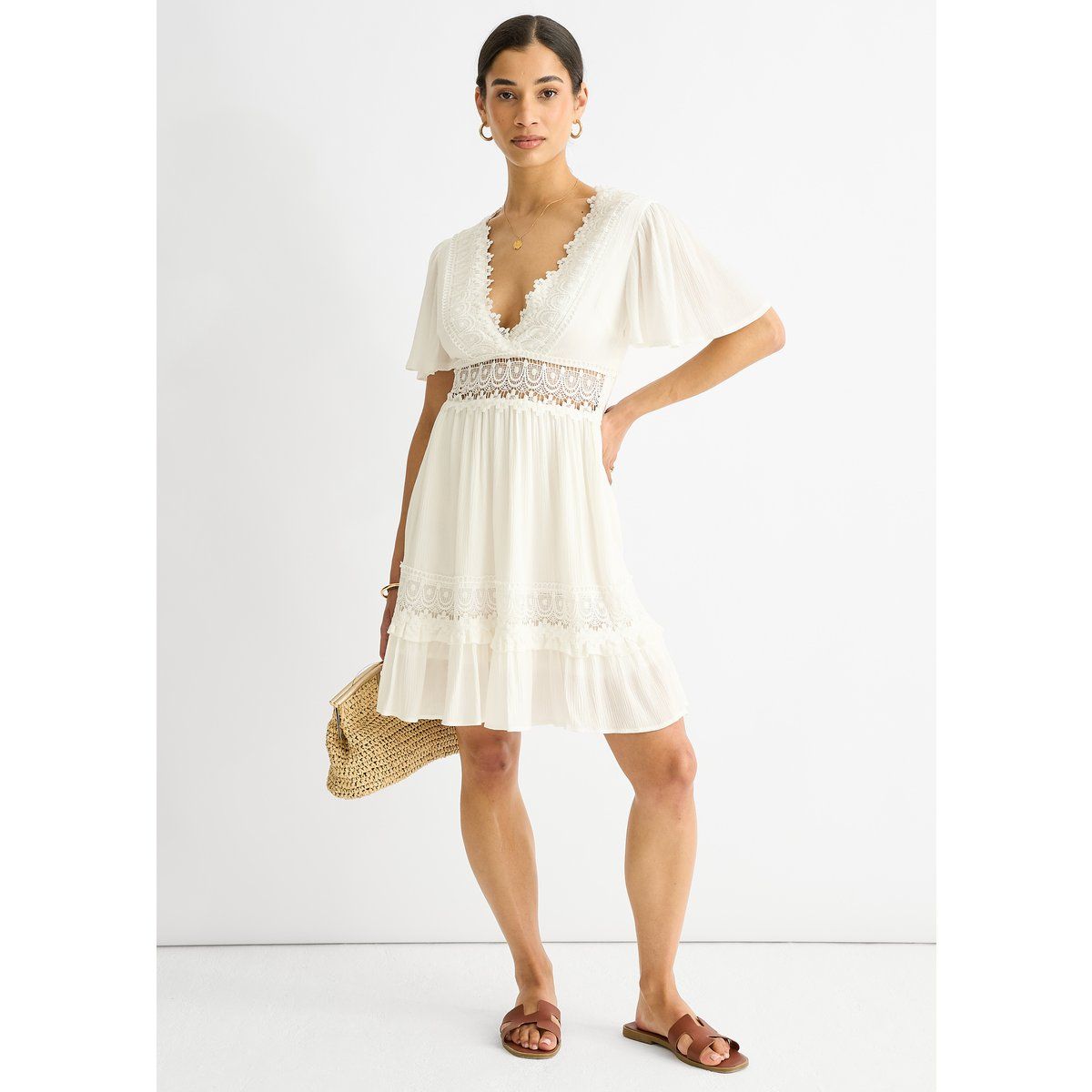 Weißes Mini-Kleid mit Spitzenbesatz und V-Ausschnitt