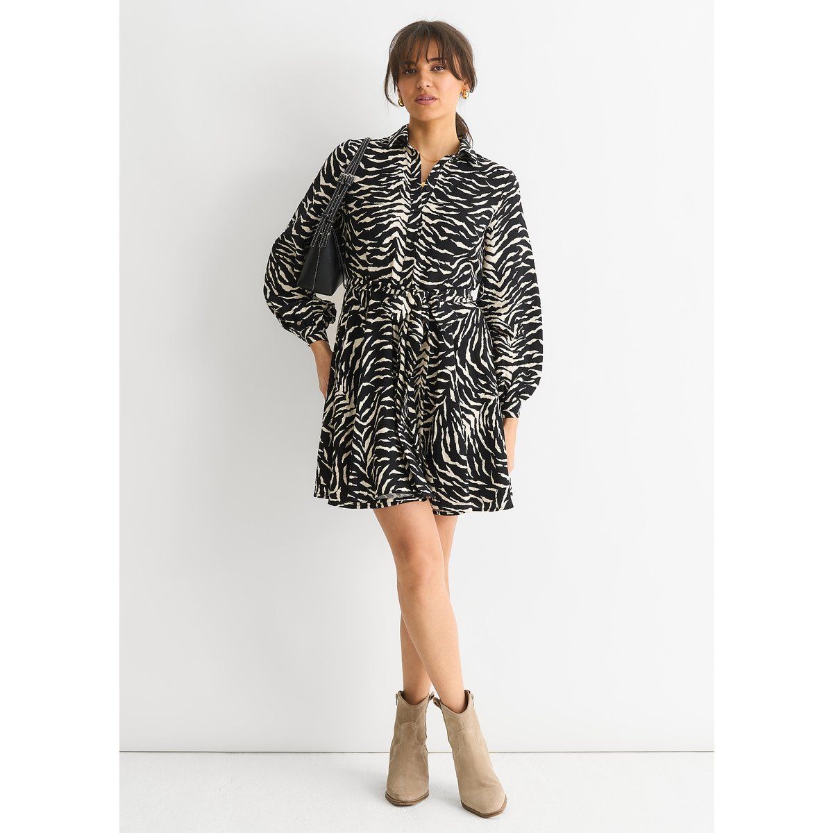 Hemdblusenkleid mit Zebra-Print und Gürtel