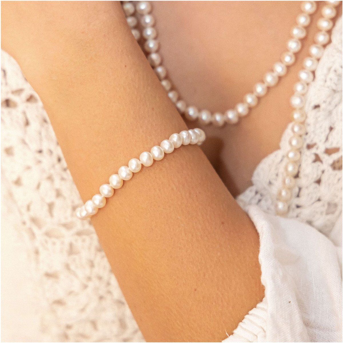 Elegantes glänzendes Perlenarmband