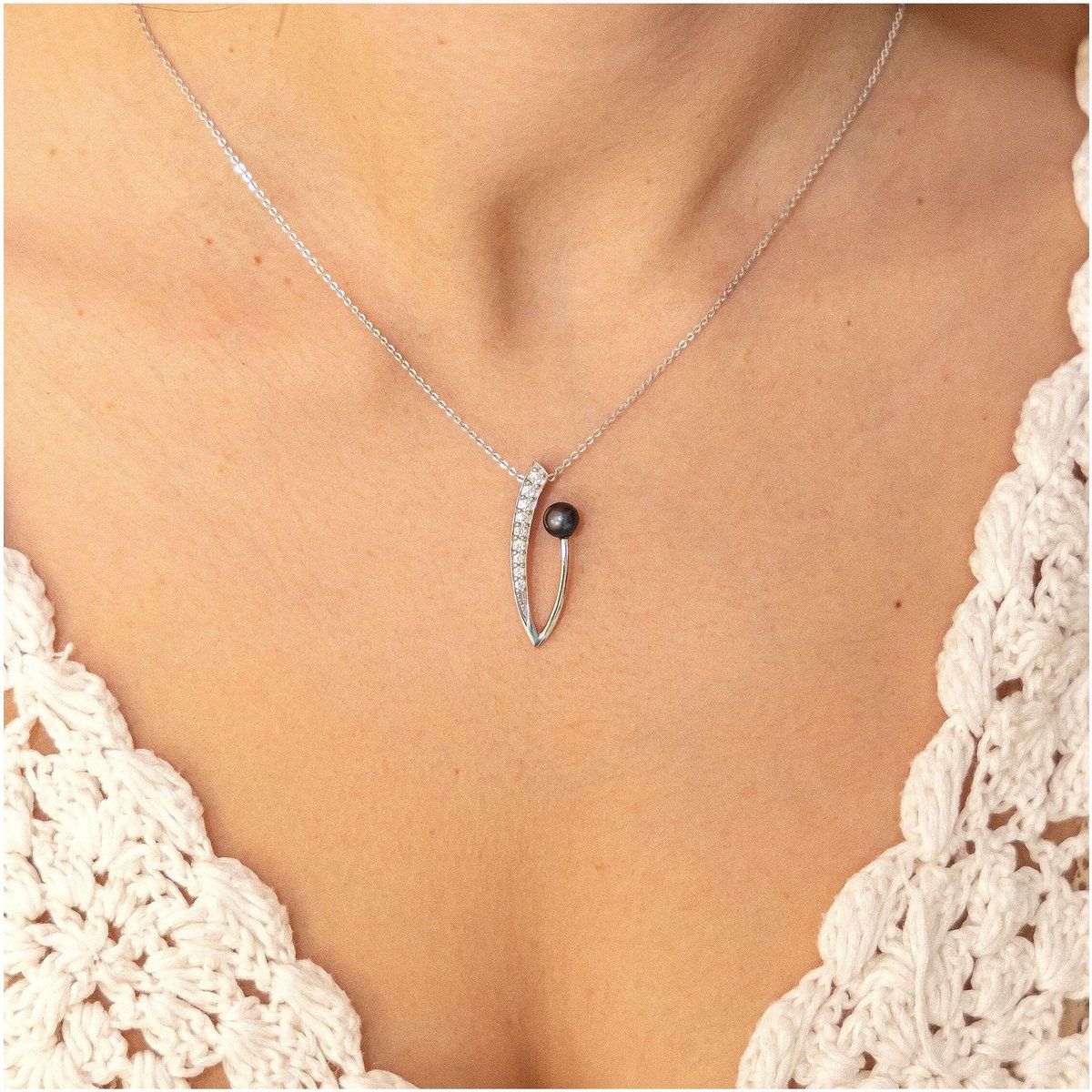 Elegante Halskette mit Perlenanhänger