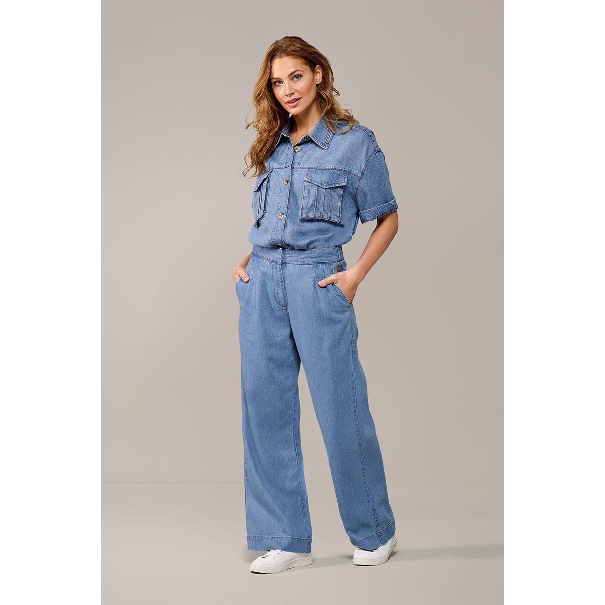 Denim Utility Jumpsuit mit kurzen Ärmeln