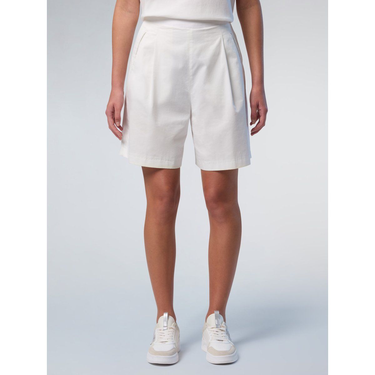 Plissee Chino Shorts mit weitem Bein