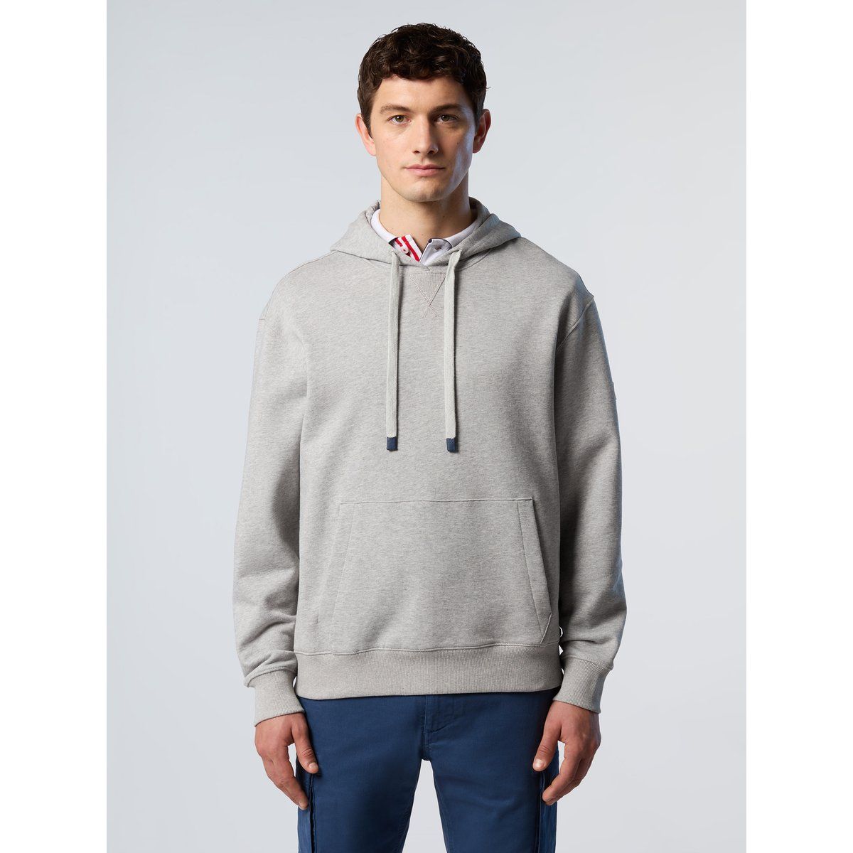 Klassischer Kapuzenpullover mit Kordelzug