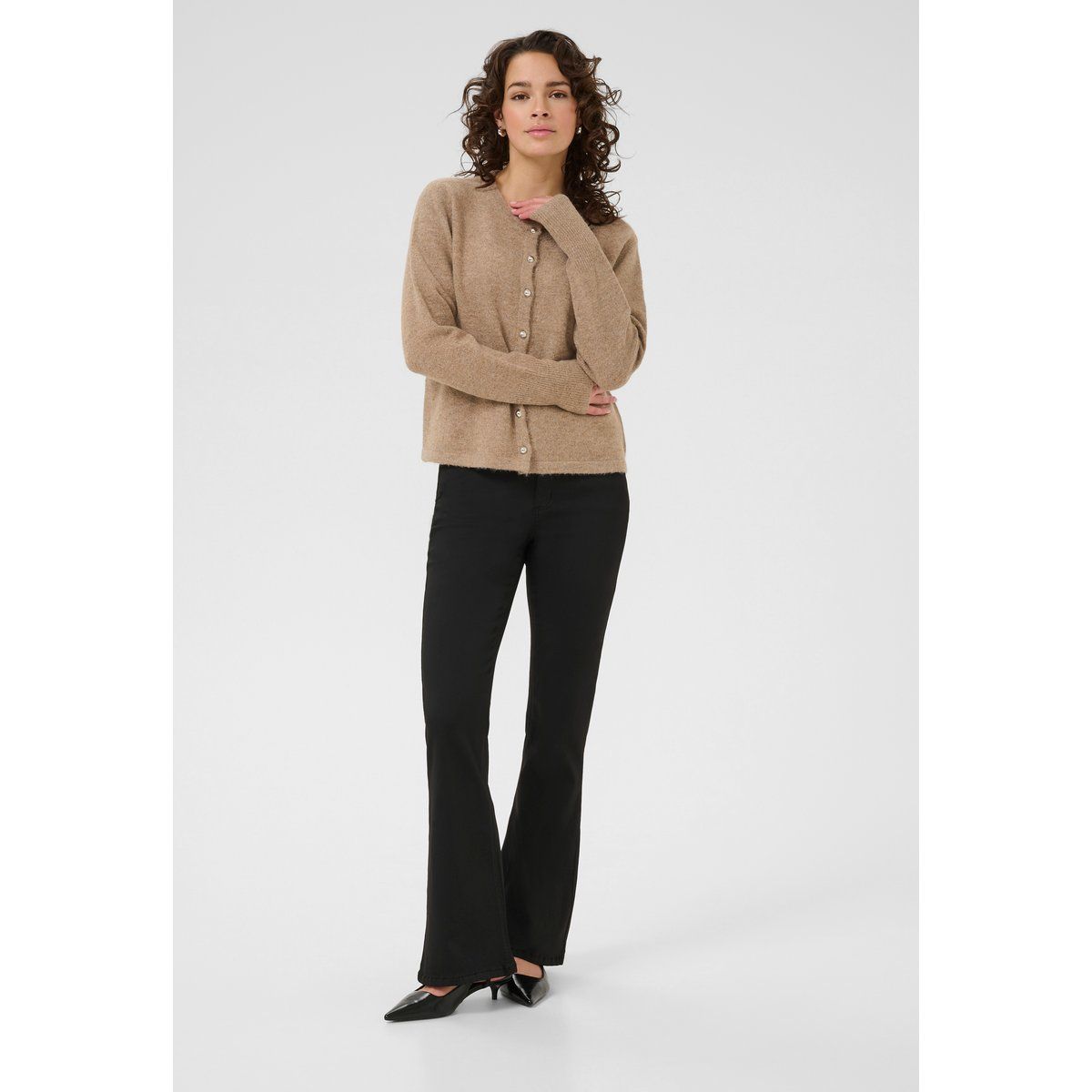 Braune Strickjacke mit Rundhalsausschnitt, normale Passform