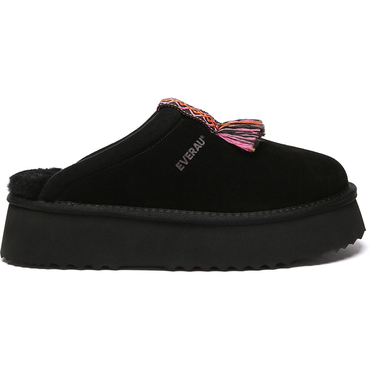Plateau-Mules mit Ethno-Stickerei und Lammfell