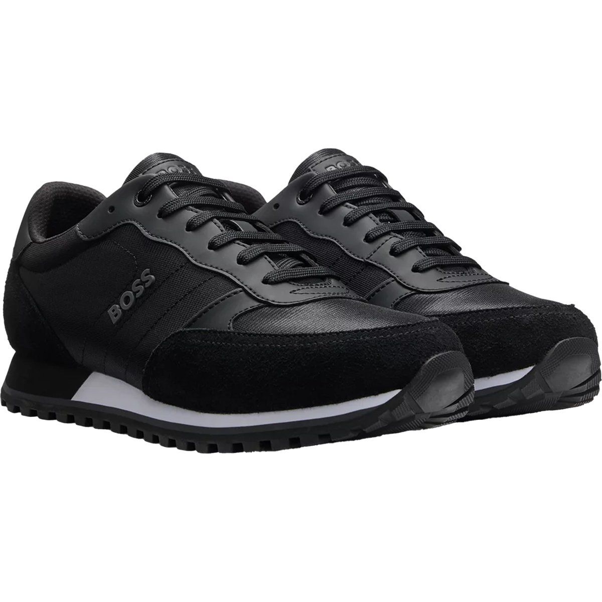 Flacher Laufschuh aus Materialmix