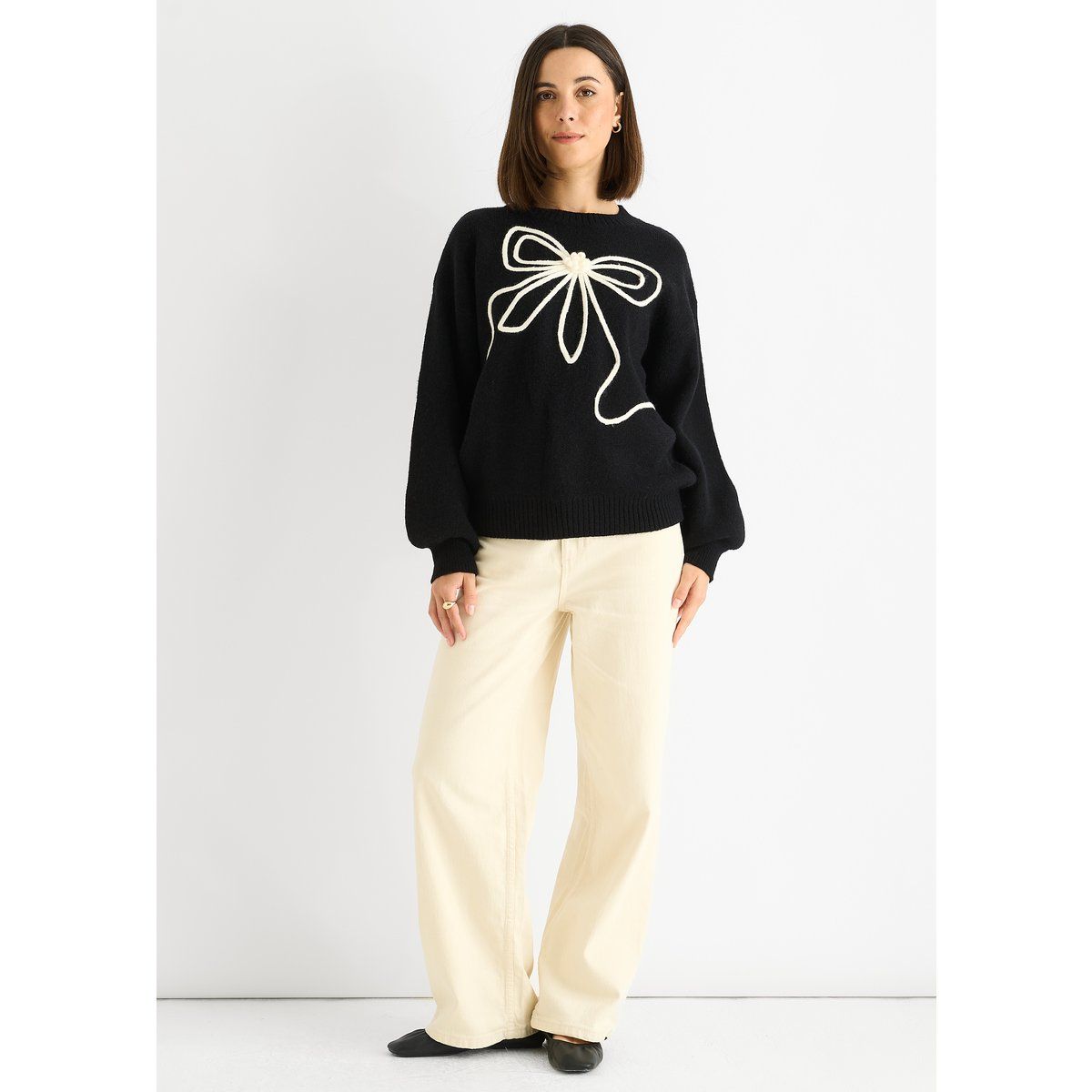Übergroßer schwarzer Pullover mit Schleifendetail