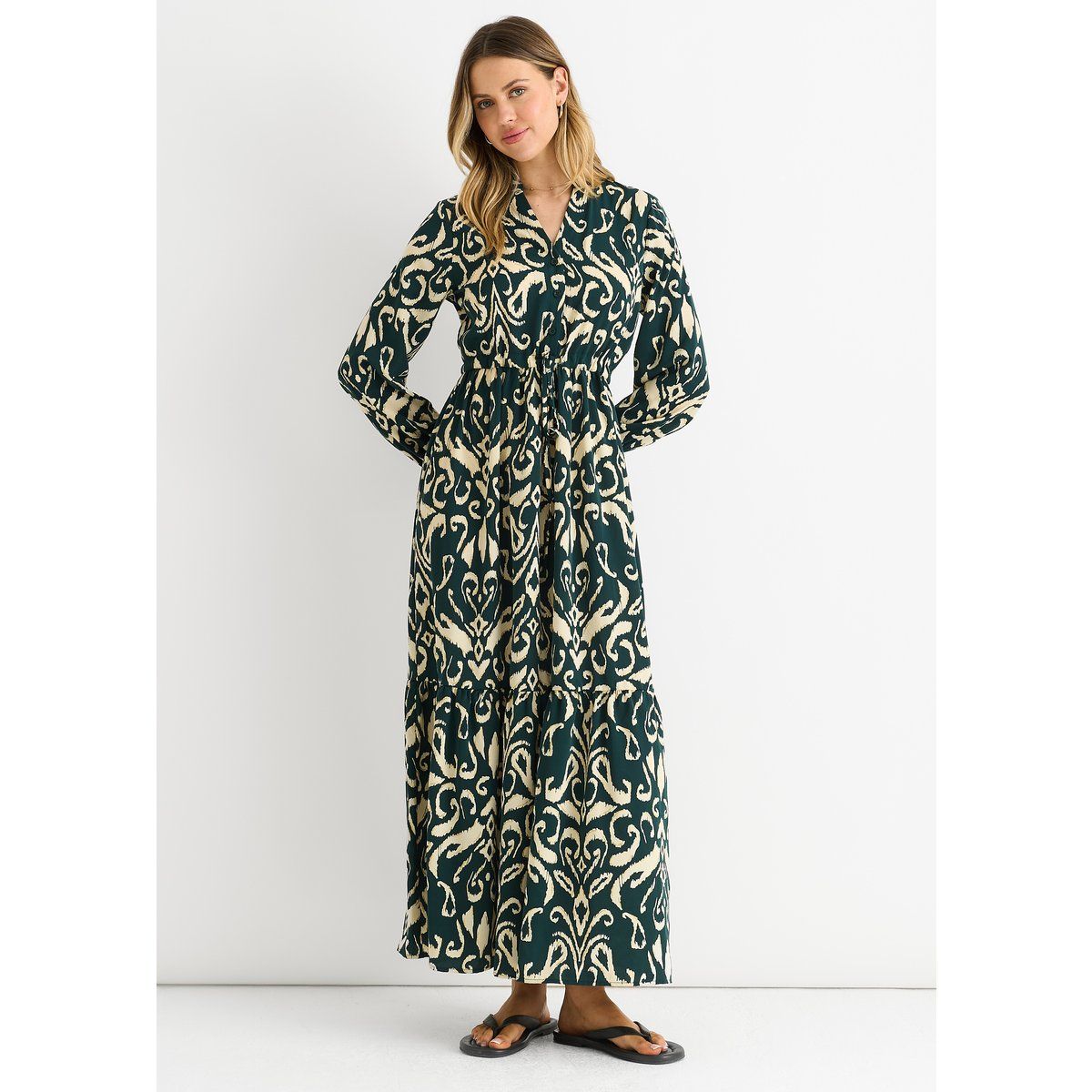 Maxikleid mit Ikat-Print und Stufen