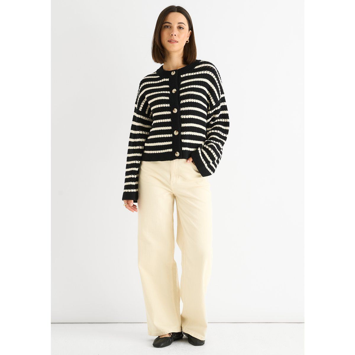 Gestreifter Strickcardigan mit Zopfmuster