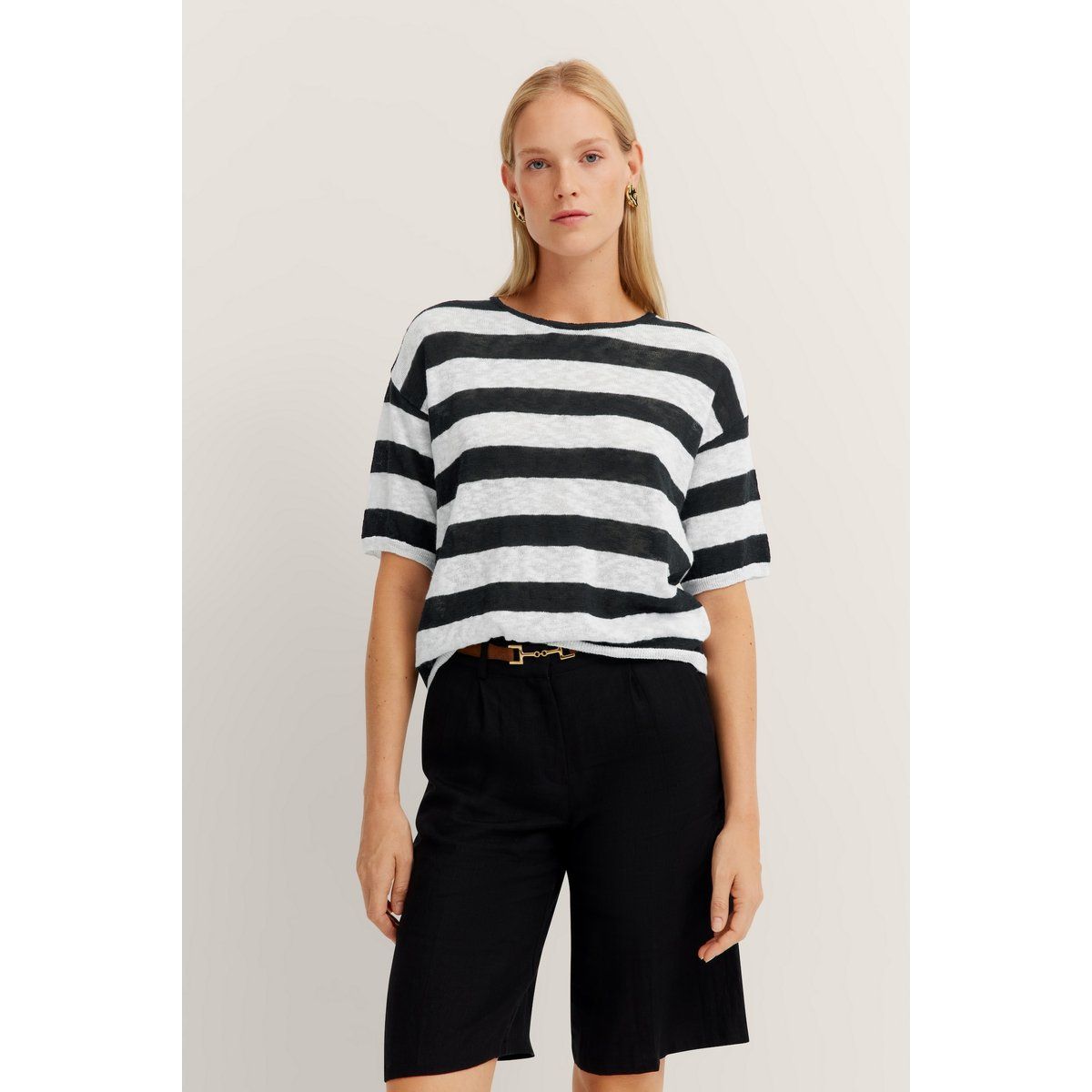 Gestreiftes Sommer-T-Shirt aus Baumwollleinen