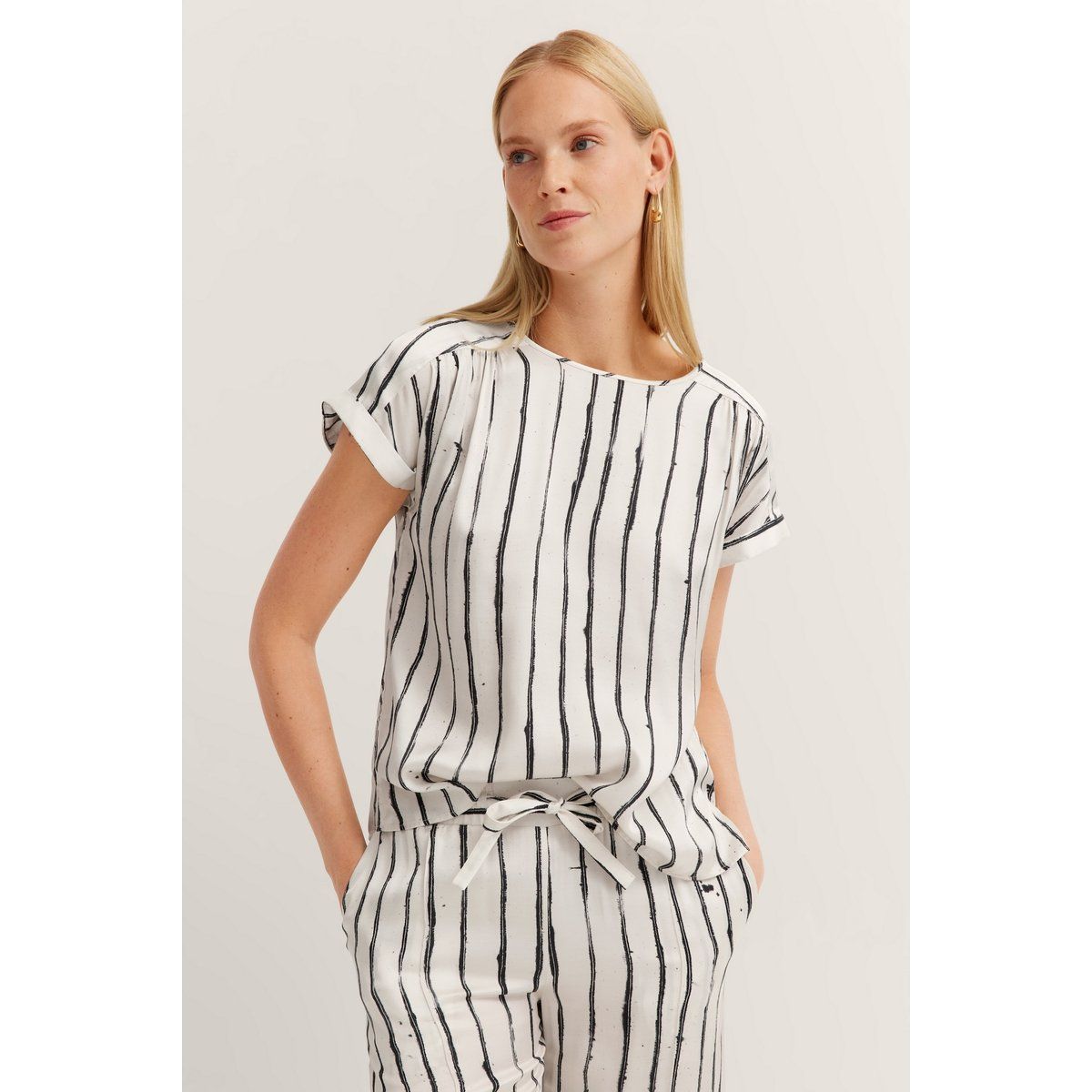 Gestreiftes Blusen-Shirt mit Bindegürtel
