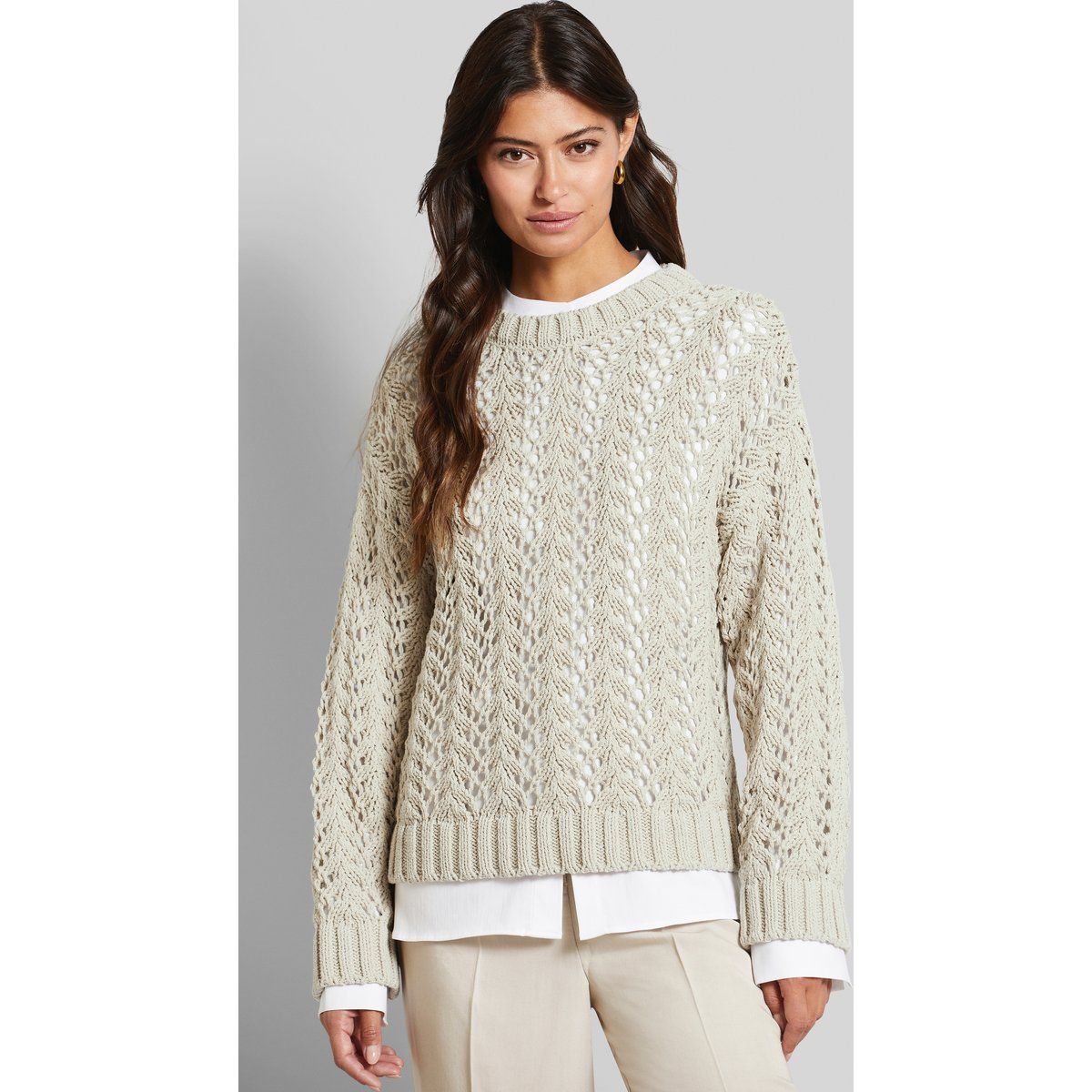 Rundhals Pullover mit Lochmuster