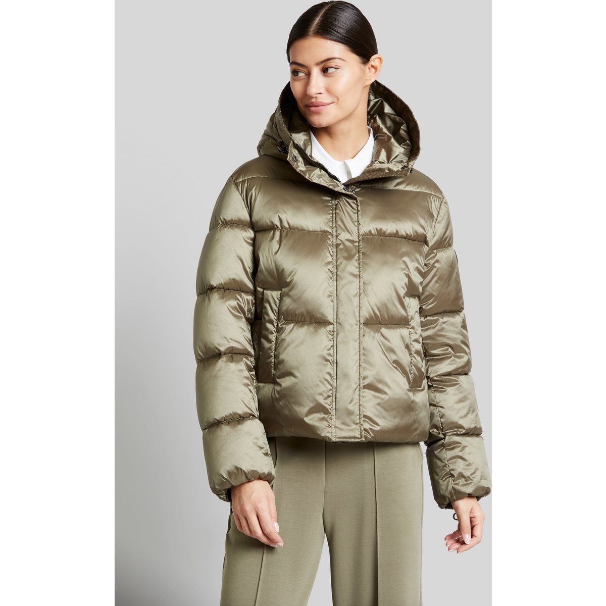 Kurze Steppjacke mit Kapuze